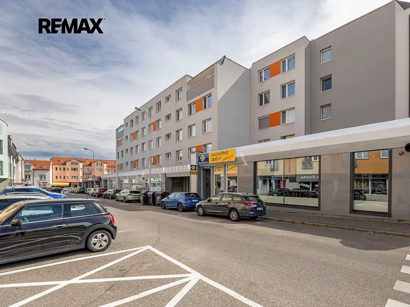 Prodej obchodního prostoru 190 m², Kladno – náhled fotky 1
