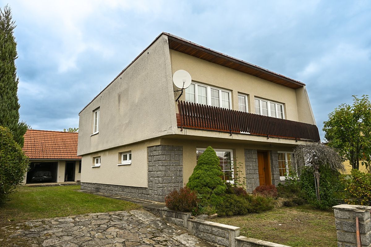 Prodej rodinného domu 250 m², pozemek 975 m²