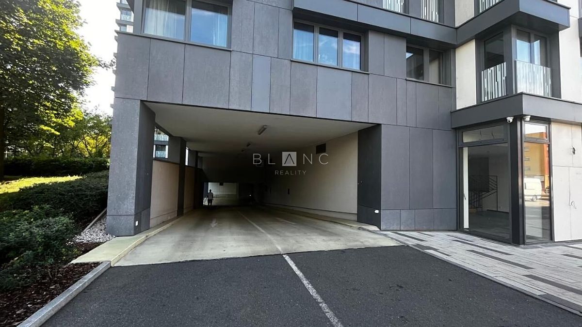 Pronájem garážového stání 15 m² – fotografie 5