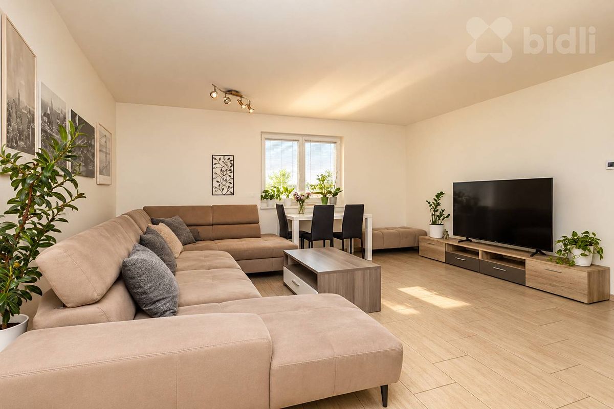 Prodej rodinného domu 220 m², pozemek 1700 m² – fotografie 2