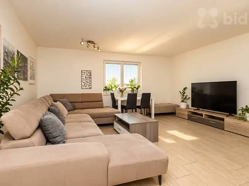 Prodej rodinného domu 220 m², pozemek 1700 m², Oslavany – náhled fotky 2