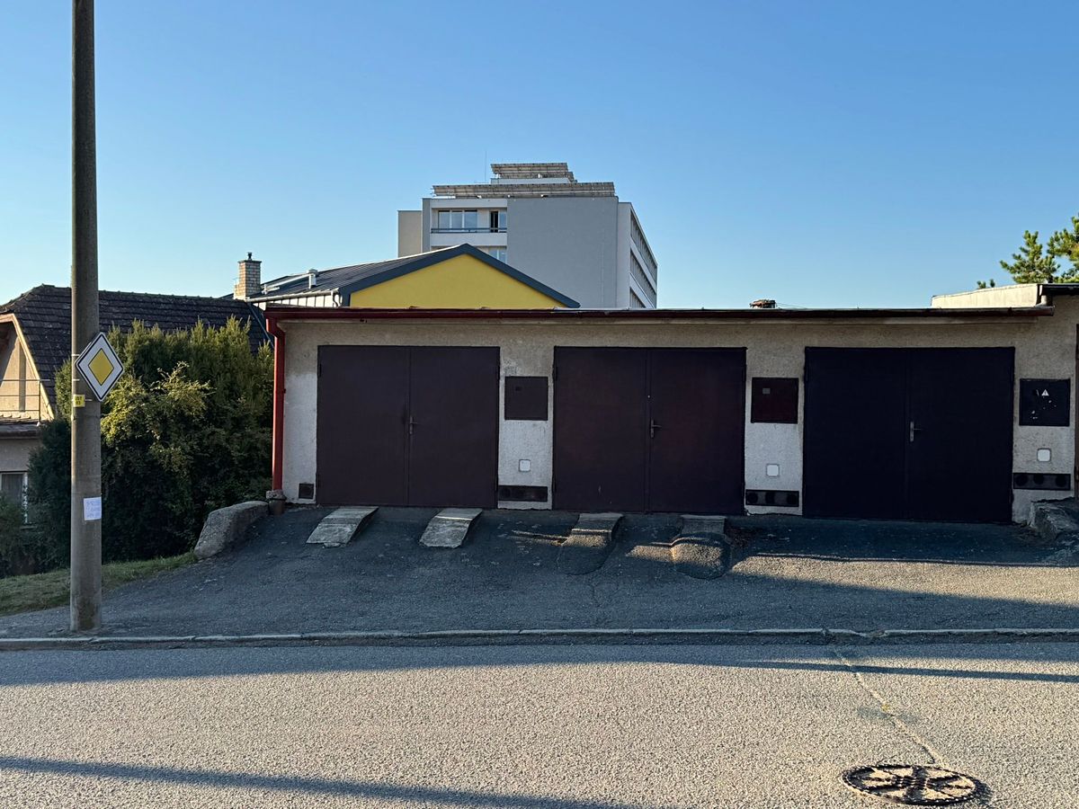 Pronájem garáže 19 m², Třebíč – fotka 1 z 3