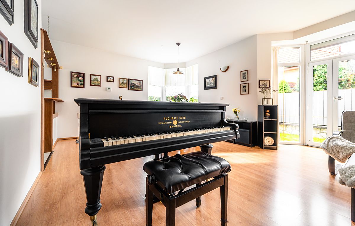Prodej rodinného domu 212 m², pozemek 429 m² – fotografie 3