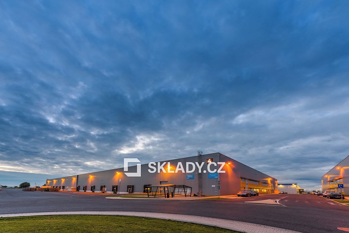 Pronájem skladového prostoru 2342 m²