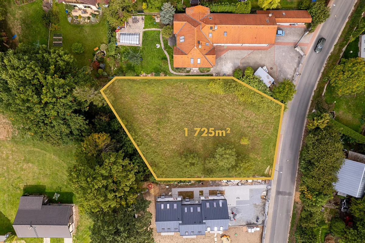 Prodej stavebního pozemku 1725 m²