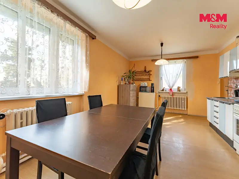 Prodej rodinného domu 743 m², pozemek 2776 m², Zásmuky – náhled fotky 3