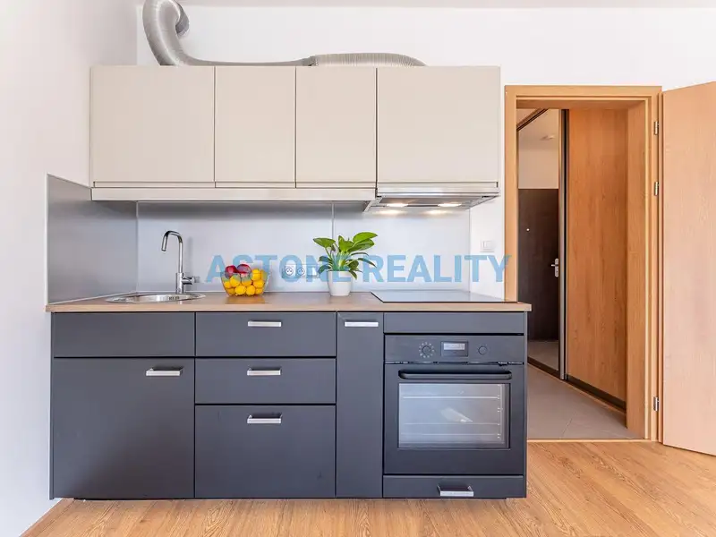 Prodej bytu 1+kk 36 m², Praha – náhled fotky 1