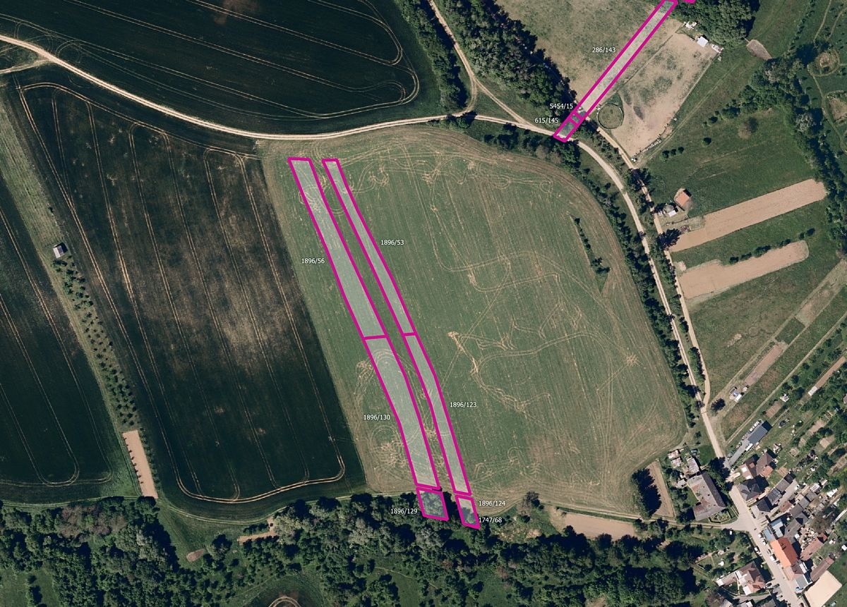 Prodej pole 7416 m², Jalubí – fotka 1 z 3
