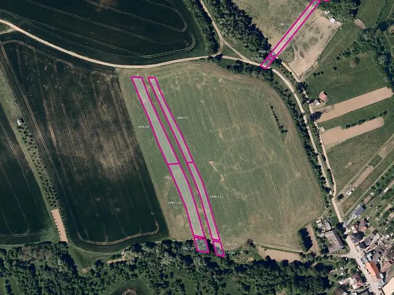 Prodej pole 7416 m², Jalubí – náhled fotky 1