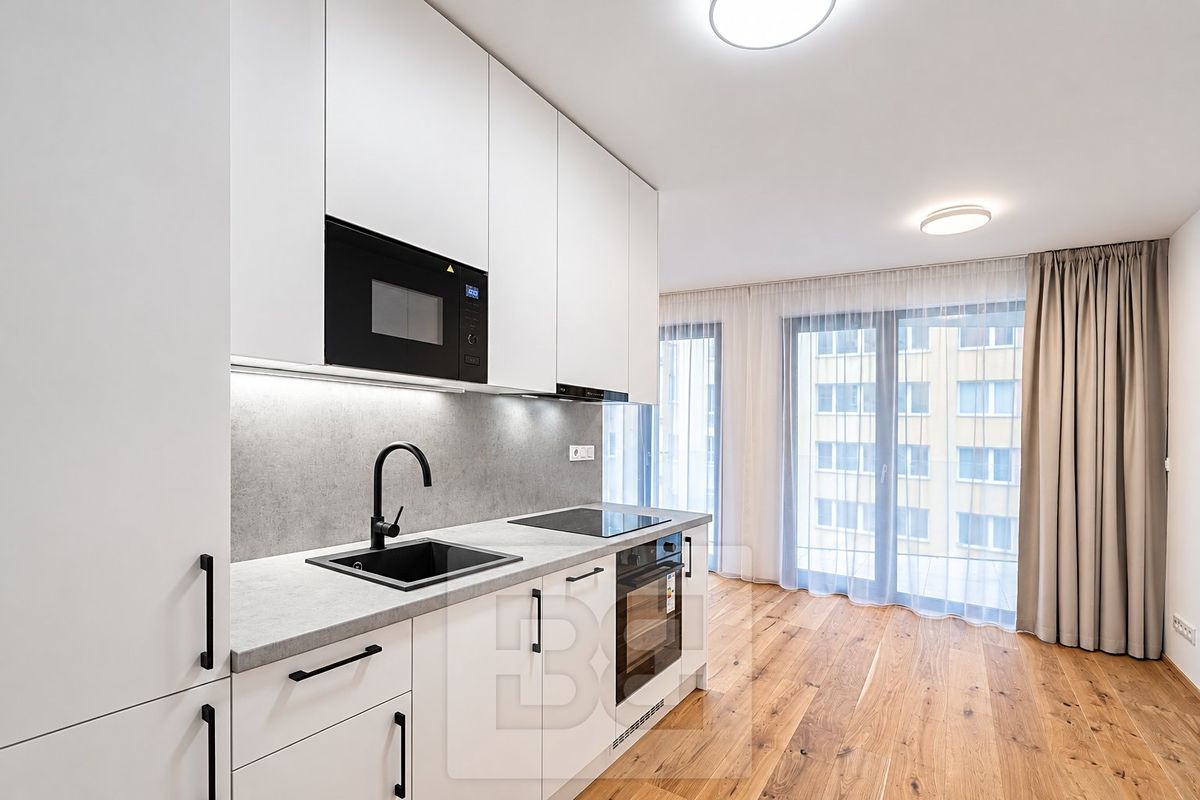 Prodej bytu 1+kk 38 m², Praha – fotka 1 z 3