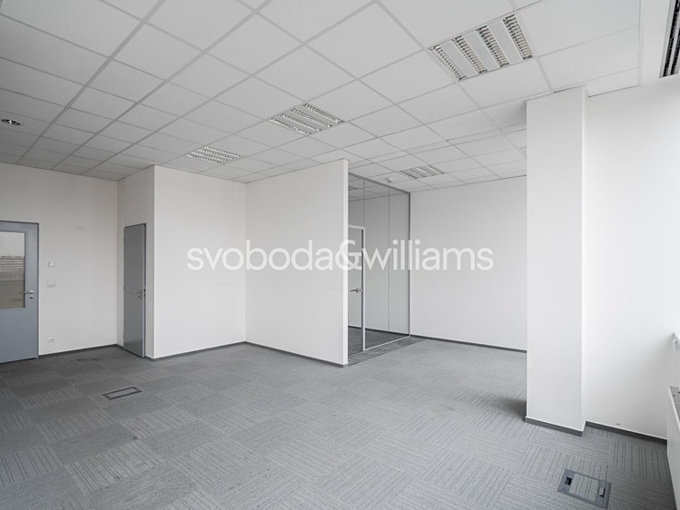 Pronájem komerčního prostoru, 630 m² (2 z 9)