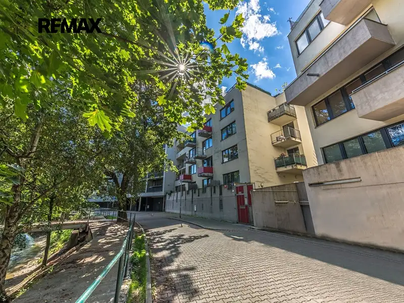 Prodej bytu 2+kk 70 m², Praha – náhled fotky 2