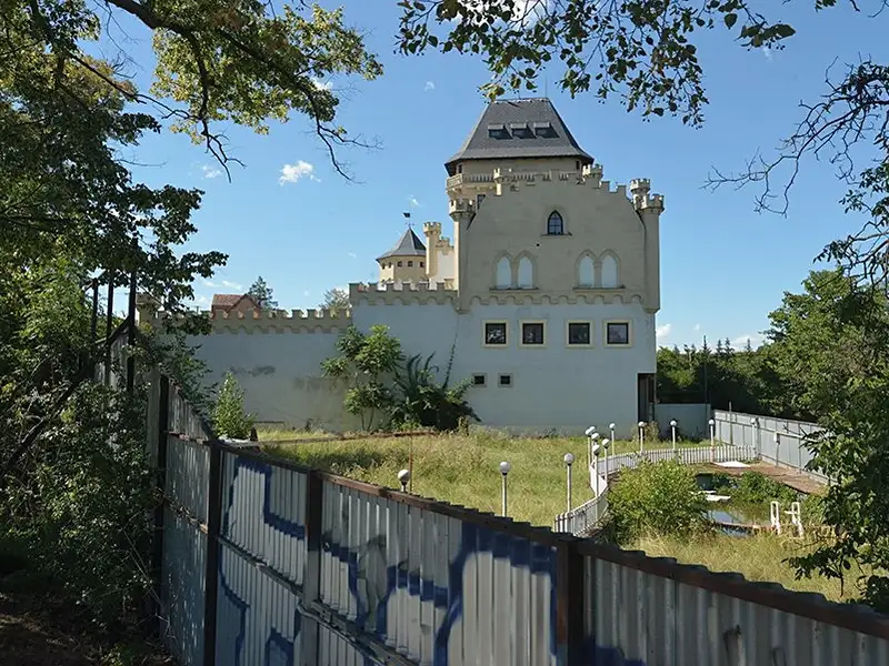 Dražba ubytovacího zařízení 2500 m², Znojmo – náhled fotky 3