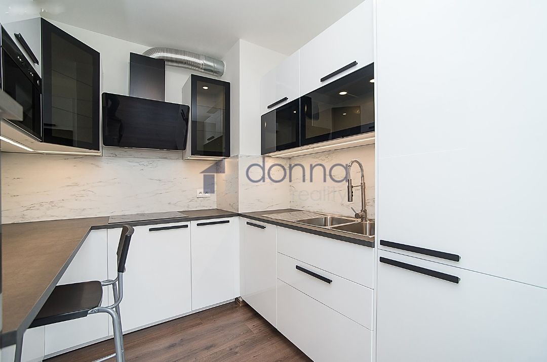 Pronájem bytu 4+kk 85 m², Praha – fotka 1 z 3