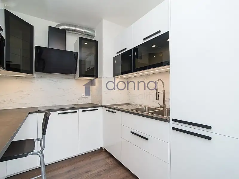 Pronájem bytu 4+kk 85 m², Praha – náhled fotky 1