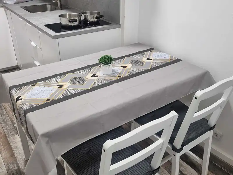 Pronájem bytu 1+kk 30 m², Hradec Králové – náhled fotky 1