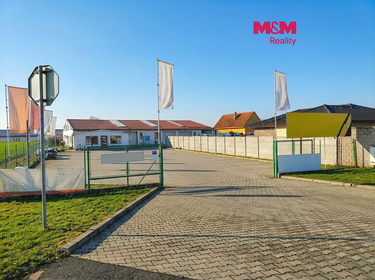 Prodej obchodního prostoru 972 m², Kly – fotka 1 z 3