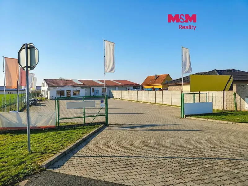 Prodej obchodního prostoru 972 m², Kly – náhled fotky 1