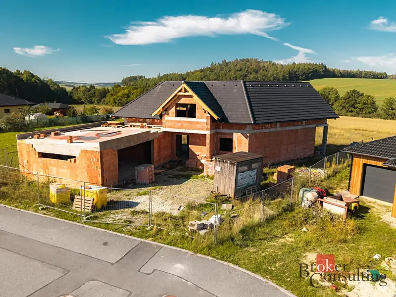 Prodej rodinného domu 212 m², pozemek 1759 m², Litohlavy – náhled fotky 1