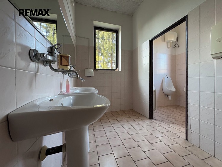 Комерційне приміщення на продаж, 900 м² (15 з 50)
