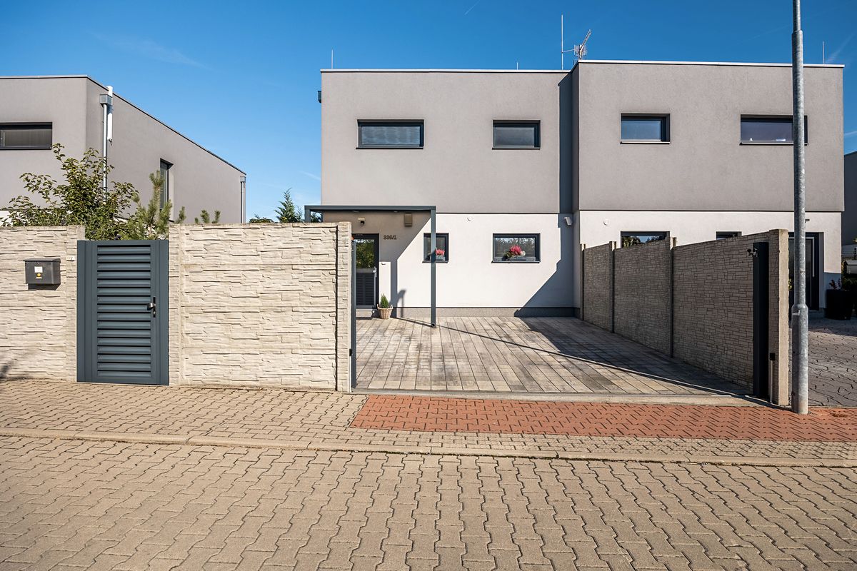 Prodej rodinného domu 120 m², pozemek 480 m², Bašť – fotka 1 z 3
