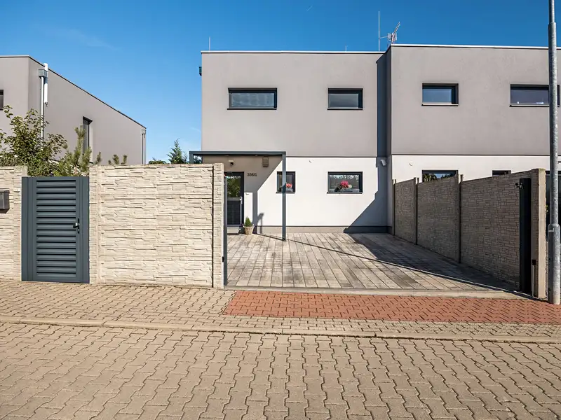 Prodej rodinného domu 120 m², pozemek 480 m², Bašť – náhled fotky 1