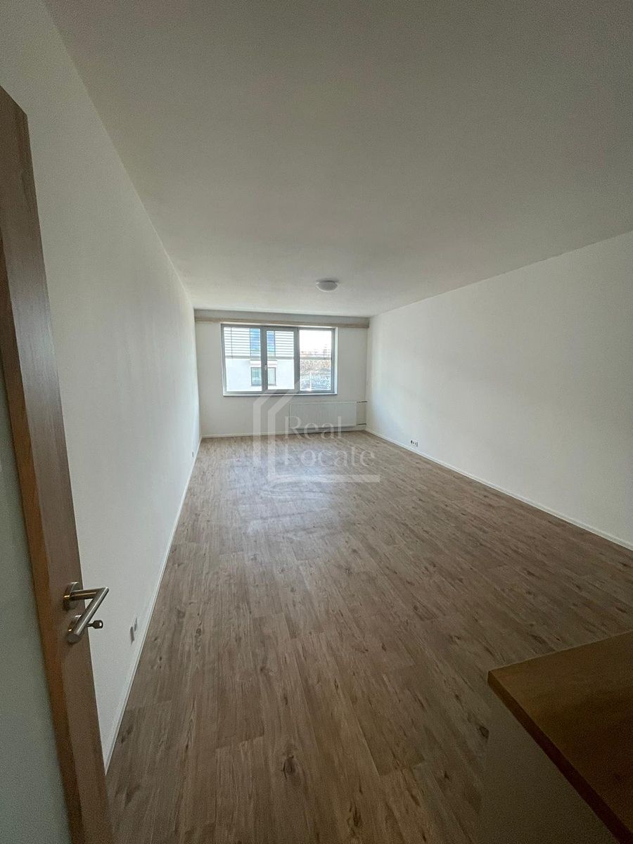 Pronájem bytu 1+kk 33 m², Praha – fotka 1 z 3