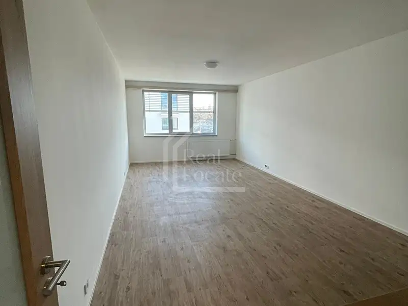 Pronájem bytu 1+kk 33 m², Praha – náhled fotky 1