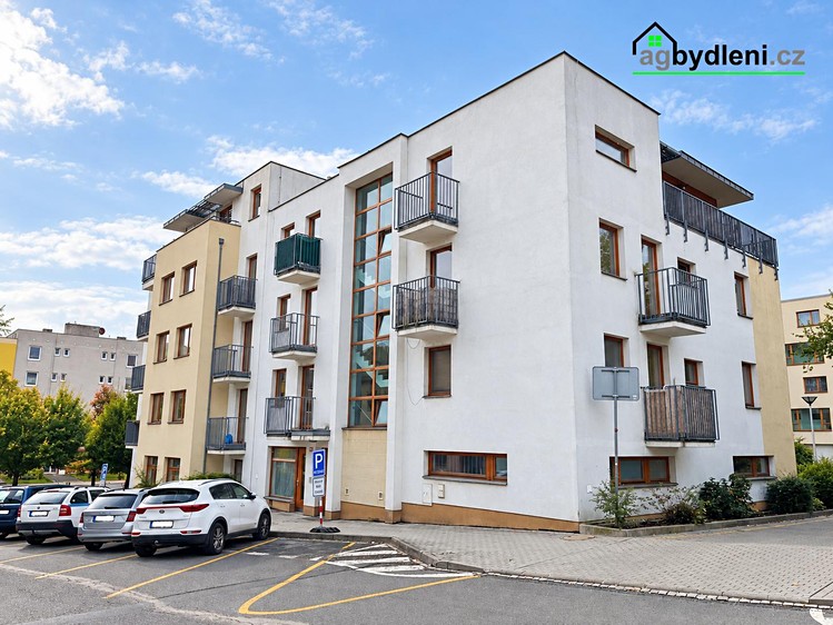 Pronájem bytu 3+kk, 95 m² (1 z 16)