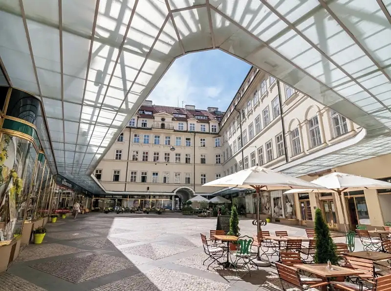 Pronájem bytu 5+kk 155 m², Praha – náhled fotky 1