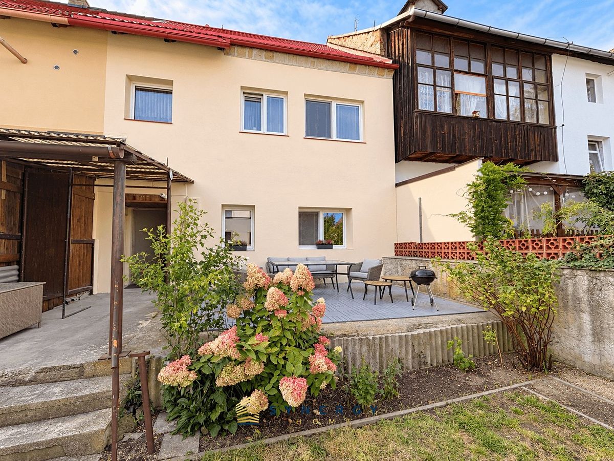 Prodej rodinného domu 200 m², pozemek 210 m² – fotografie 3