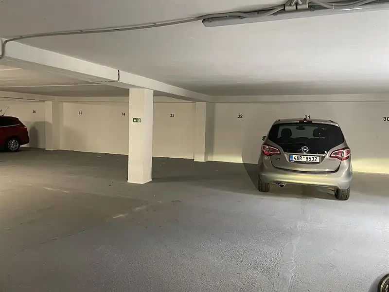 Pronájem garážového stání 15 m², Praha – náhled fotky 3