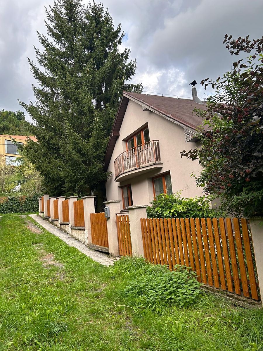 Prodej rodinného domu 250 m², pozemek 808 m², Velké Popovice – fotka 1 z 3