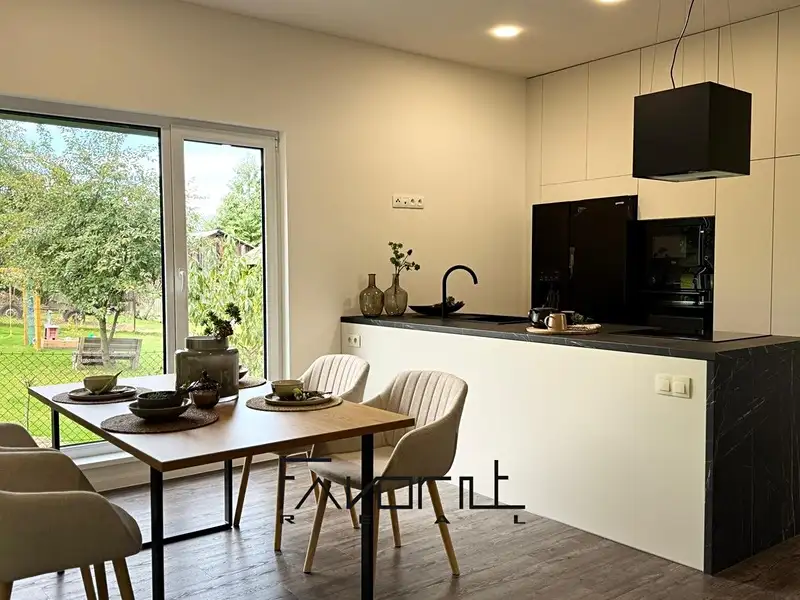 Prodej rodinného domu 186 m², pozemek 1050 m², Dobroslavice – náhled fotky 2