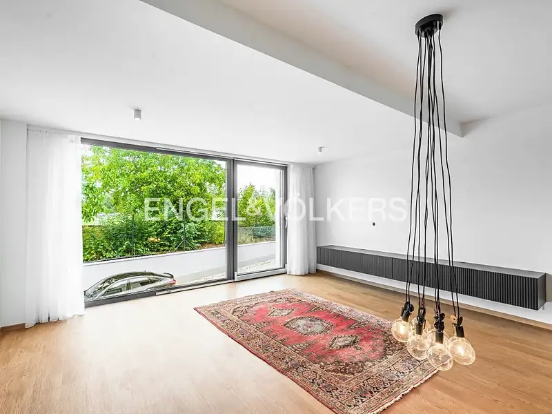 Pronájem vily 165 m², pozemek 120 m², Praha – náhled fotky 1