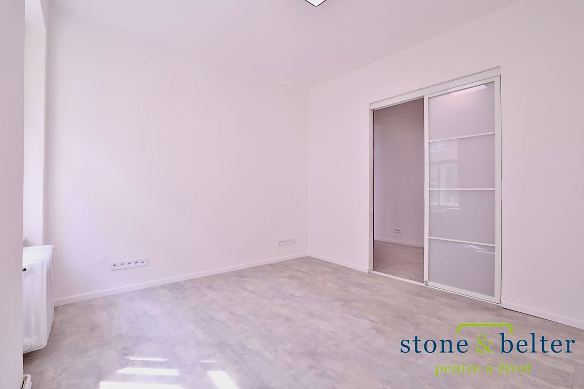 Pronájem kanceláře 145 m² – fotografie 3