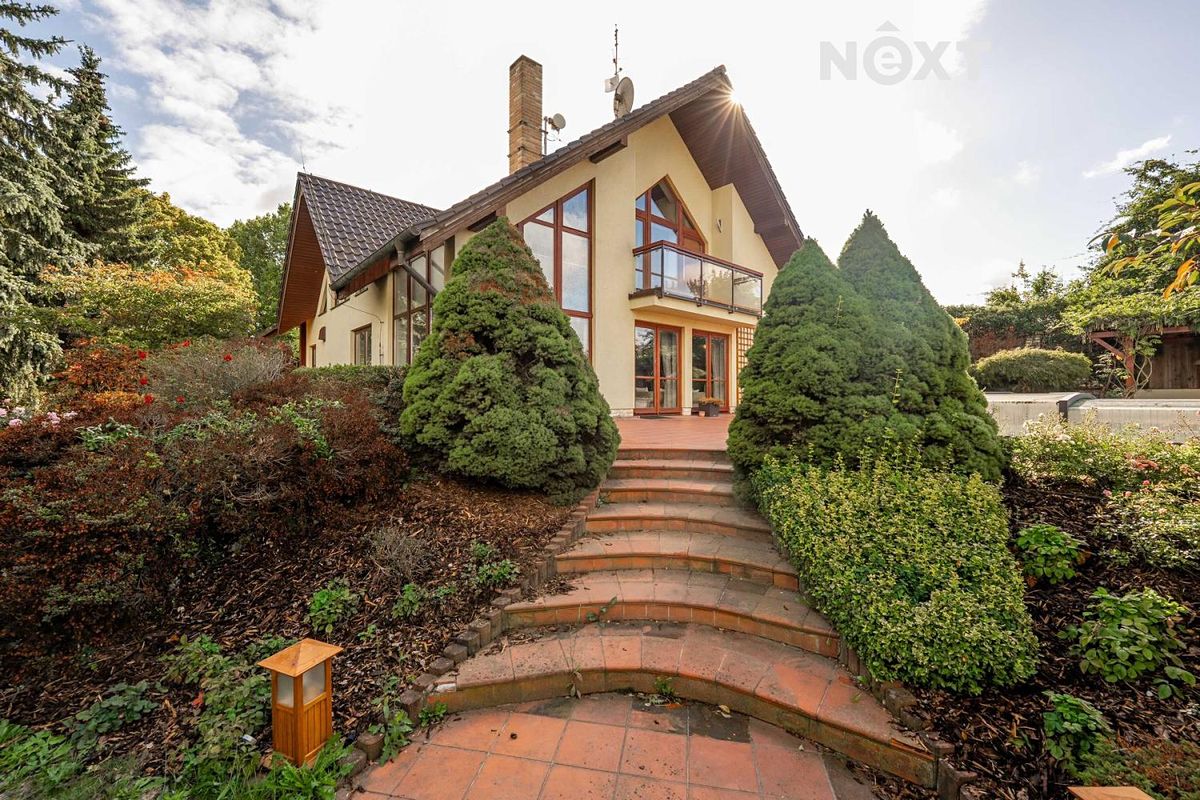 Prodej rodinného domu 331 m², pozemek 1717 m², Plzeň – fotka 1 z 3