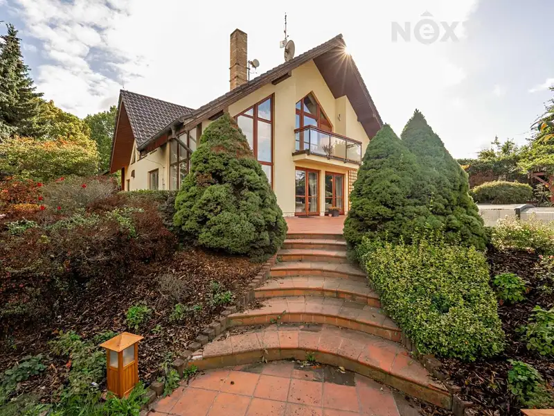 Prodej rodinného domu 331 m², pozemek 1717 m², Plzeň – náhled fotky 1