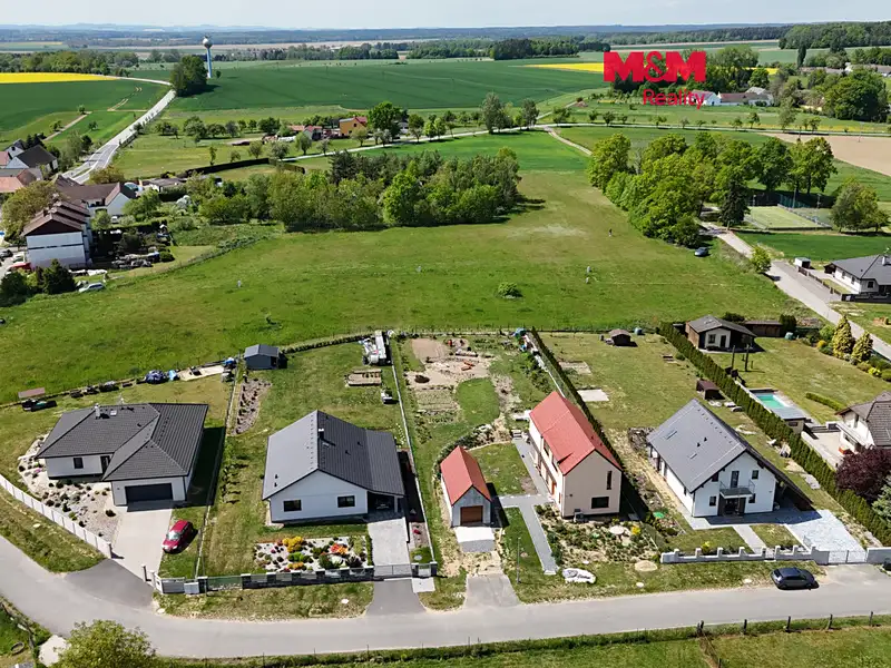 Prodej stavebního pozemku 1023 m², Vesce – náhled fotky 1