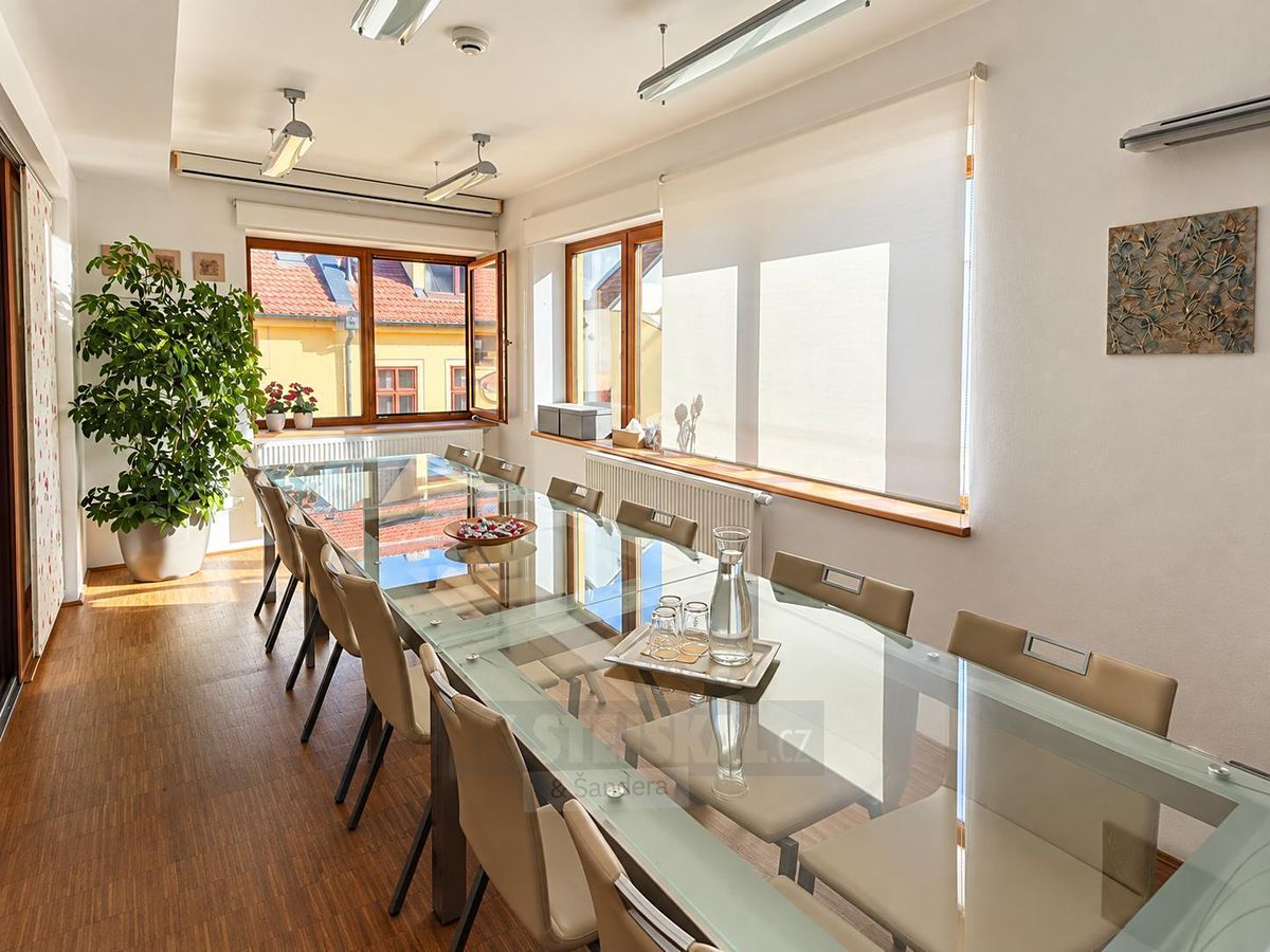 Pronájem kanceláře 276 m² – fotografie 5