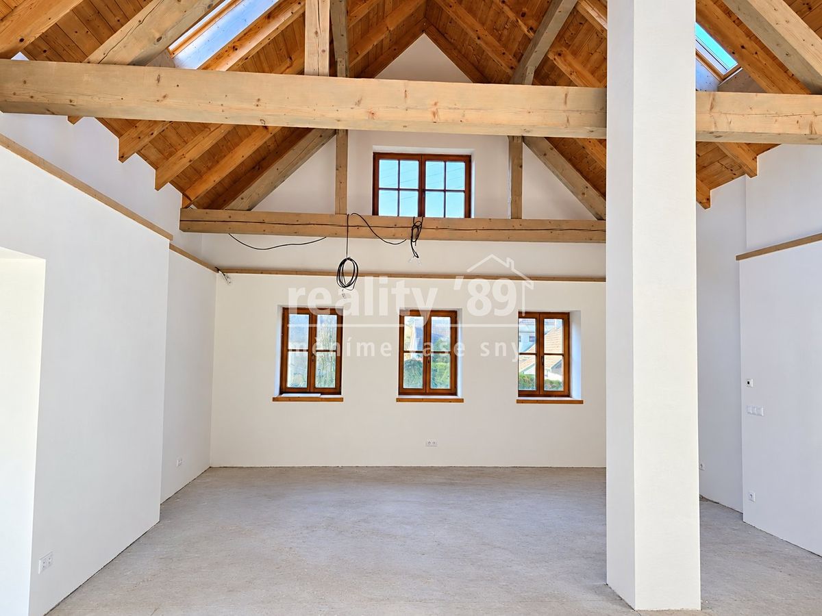 Prodej rodinného domu 171 m², pozemek 359 m² – fotografie 2