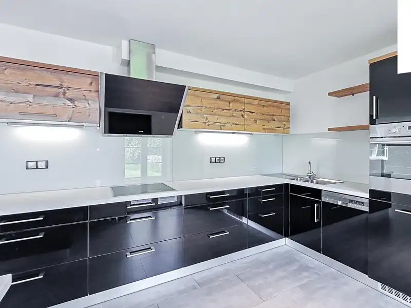 Prodej rodinného domu 211 m², pozemek 975 m², Ostrov – náhled fotky 3
