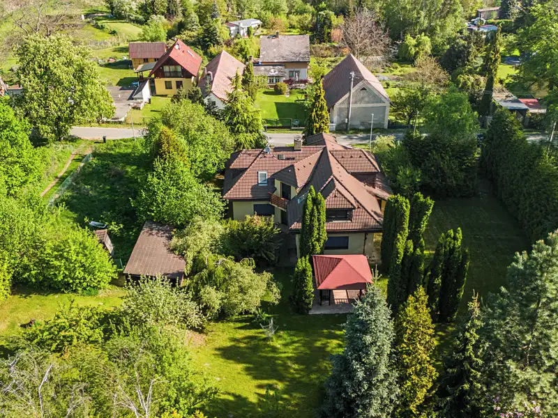 Prodej rodinného domu 305 m², pozemek 2048 m², Strančice – náhled fotky 1