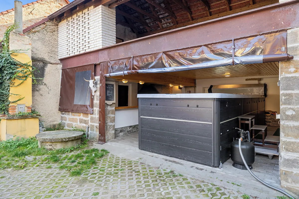 Prodej zemědělské usedlosti 380 m², pozemek 17352 m²