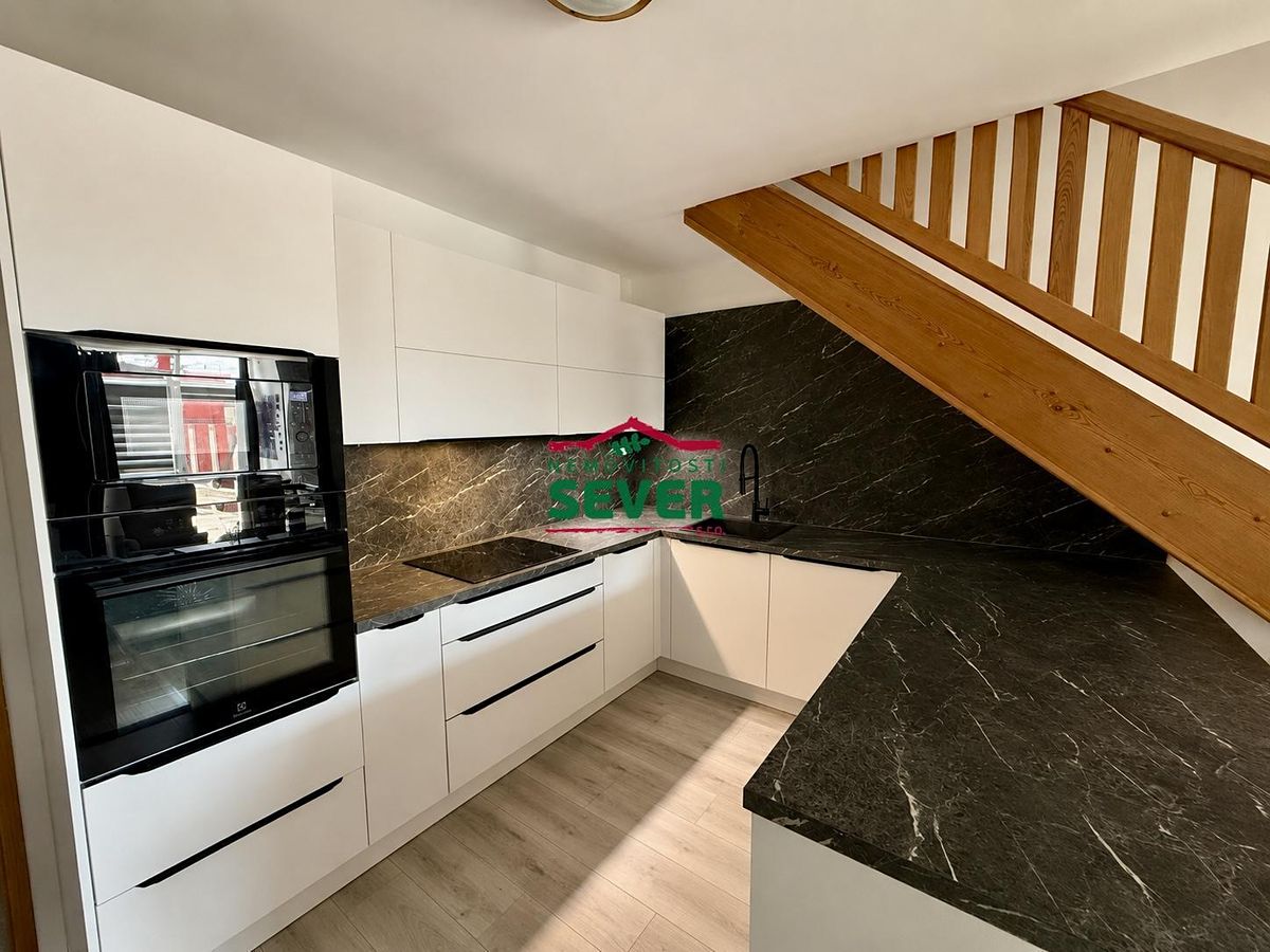 Prodej rodinného domu 152 m², pozemek 152 m² – fotografie 2