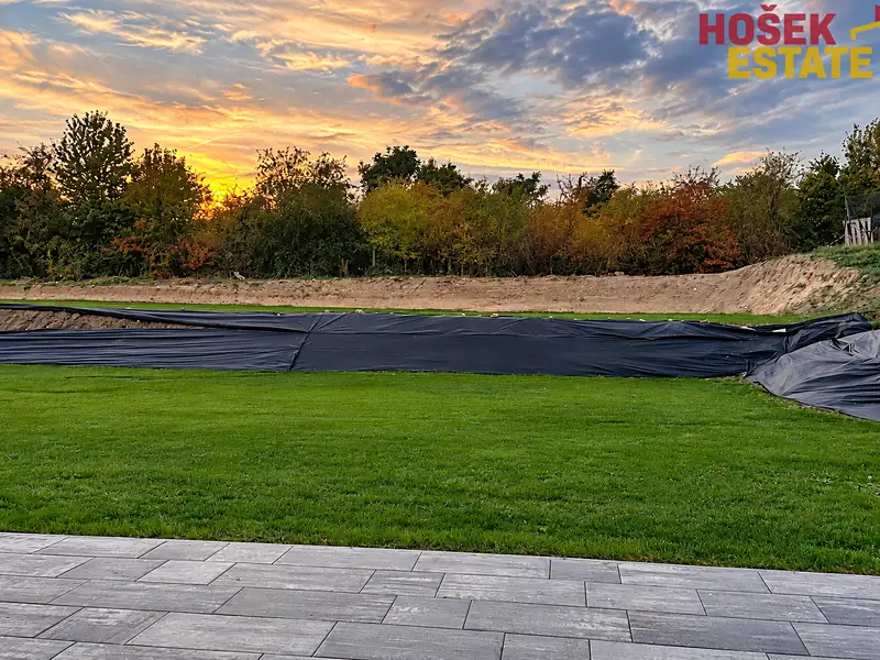 Prodej rodinného domu 197 m², pozemek 737 m², Holubice – náhled fotky 2