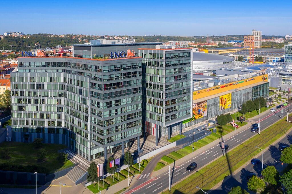 Pronájem kanceláře 1077 m²
