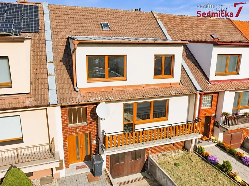 Prodej rodinného domu 300 m², pozemek 302 m², Únanov – náhled fotky 1