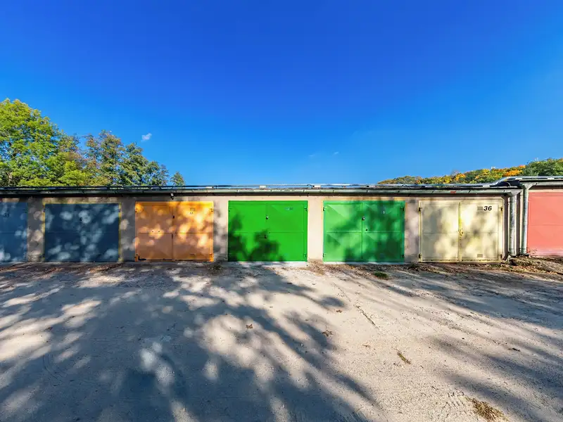 Pronájem garáže 19 m², Slaný – náhled fotky 1