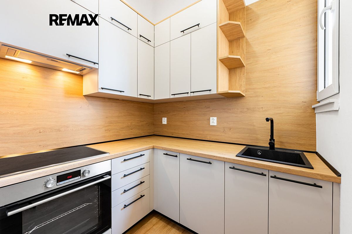 Prodej bytu 2+1 60 m², Praha – fotka 1 z 3